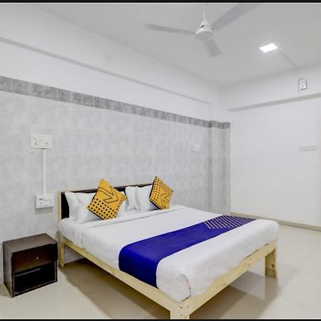Hotel Nexus Surate Extérieur photo